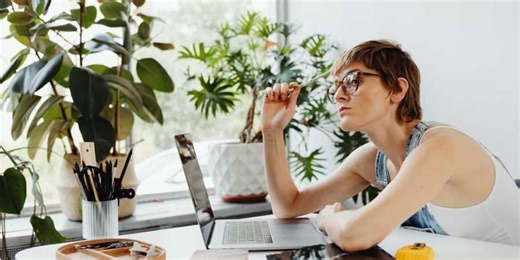 ​Neurologist explains why thinking feels harder today. Reveals 10-second rule to fix it.