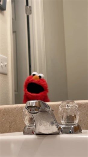 19K views · 937 reactions | Send to a pal…. - #elmo #funny #letseat #elmomemes #funnyreels - - - - Cr @logeypump23 | Britmanspeaks | Facebook