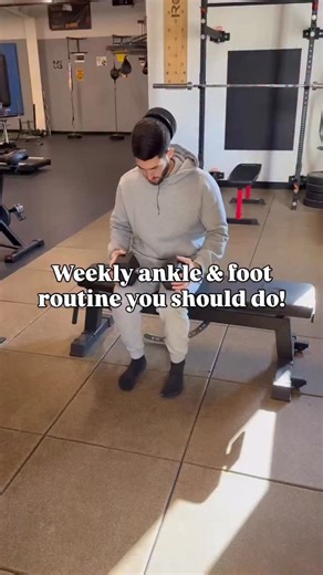 Quick routine you can do for your feet & ankles 2-3 times per-week! . . 🔑 The feet & ankles are an underrated key to success to athletic performance… use this routine to build them! . . 1. Seated DB calf raise (2x12) (3 iso at top) 2. Split stance DB calf iso holds (2x30 sec) 3. Front foot elevated split squat (2x12) (3 iso hold) 4. Bilateral extensive pogo jump (2x30 sec) 5. Unilateral extensive pogo jump (1x30 sec) 6. SL extensive lateral line hop (1x30 sec) 7. Bilateral intensive pogo jump (