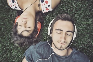 Ahora podrás hacer "match" en Tinder con la música que escuchas en Spotify