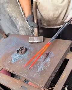 Metal work: Giant scissors | Beautiful World