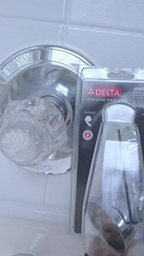 Easy Handle Replacement DIY #diypowercouple #youcandiytoo #tub #bathroommakeover #homerenovationsonabudget #moneysavingdiy #diy #homeimprovement #easydiy #easydiyprojects #diybeforeandafter #diymakeover #diyproject #bathroomproject #homereno #homerenovation #beginnerdiy #beginnerdiytips