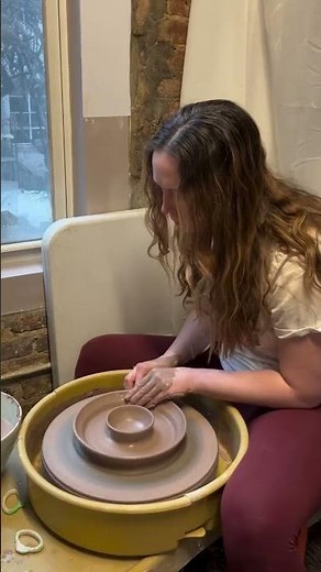 How to make a flower chip and dip bowl ❤️ ••• Follow @meanmuggin_ceramics for more!