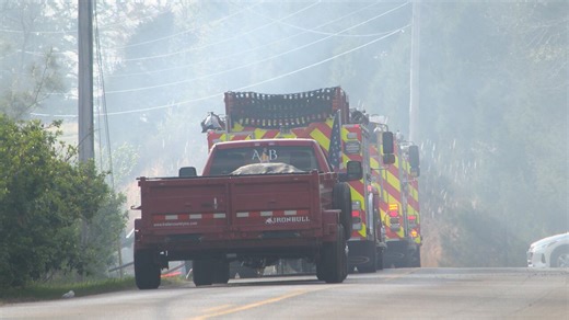 Warren County fire crews battle structure fire in windy conditions