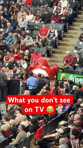 What you don’t see on TV during an NBA game😂😂 #raptors