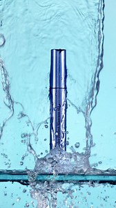 Waterproof mascara should stay put in all conditions, except for when you’re ready to take it off, right?! 🙋‍♀️ For 91% of women who tested the new Wonder Perfect Mascara 4D Waterproof it was easy to remove, without damaging lashes. | Clarins