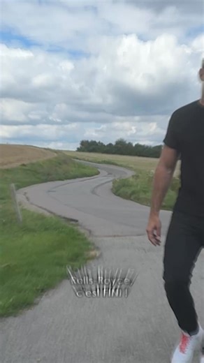 Et toi, tu valides ? 😉 #ds #tech #iconic #new #electric #car #motor #france #engine #engineering #battery #partenariatrémunéré 1001pneus.fr | Le Vendeur Automobiles