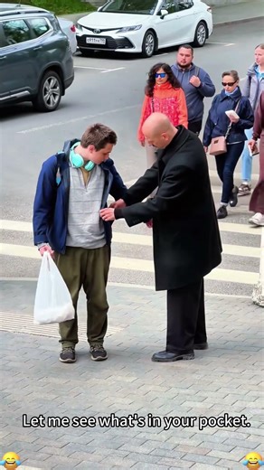 A compilation of bizarre and hilarious street antics in the US! I can't stop laughing! 😂#StreetPran