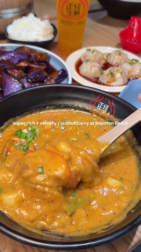 Scallops swimming in coconut curry > everything. #serioussanji 📍1750 N Congress Ave #700, Boynton Beach, FL ⏰ Mon–Thurs 11am–9:30pm | Fri–Sat 11am–10pm