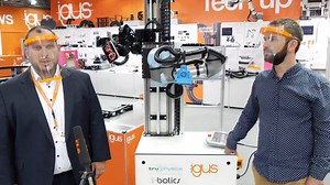 Meet our latest member of UR : The 7th axis by igus -> Learn more about how it allows even more flexible cobot applications -> http://urrobots.com/g8x #cobots #automation #flexibility #universalrobots #ur | Universal Robots