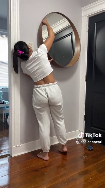 Installing my Stockholm mirror from IKEA 🪞✨💁🏻‍♀️💪🏼