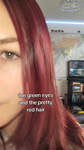 Green Eyes and Red Hair: A Stunning Combination