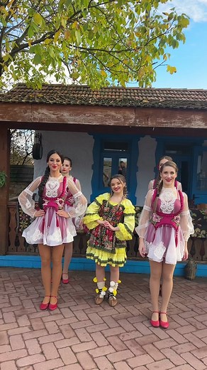 Diana Stoica 🎤”Butonaș” Cupidon Show 💃🏻 @Asconi Winery 🍇 #dianastoica #butonas #cupidon #cupidonshow #moldovencele #moldovence #moldova #fyp #dance #girls #girlsdance #tiktok #traditional #ie #asconi #asconiwinery #toamna #vin #moldovawine #trending #videodance