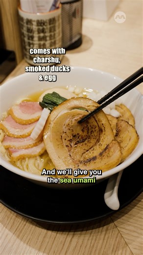 This is possibly one of Singapore’s best-kept foodie secrets for ramen lovers, a 10-seat tiny ramen joint in International Plaza serving up slurp-worthy bowls of house-made Dashi Ramen and Dan Dan Noodles. Hailing from Kobe, Restaurant Enishi even has a Michelin Bib Gourmand award in its native Japan! 📍Enishi Singapore 10 Anson Road, #02-85A International Plaza, Singapore 079903 | 8 Days Singapore