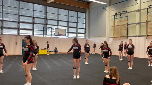 Hit - Hit - Pull 💪🏼 #competition #giantscheerleaderberlin #nodoubt #cheer #onebigfamily #berlin #ccvd #regionalmeisterschaft #flickflack