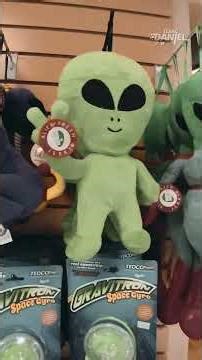 ¡Aliens vs Vaqueros! | Las 2 Tiendas Más Locas Rumbo a Vegas