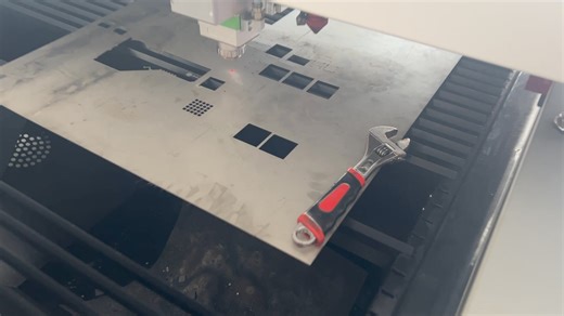 Metal laser cutting machine with flying cutter | CNC Router | Facebook