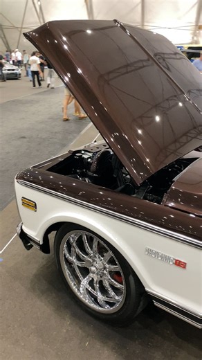 Barrett-Jackson Scottsdale Fall Auction 2025 Season 25F | Episode 3 "1972 Chevrolet C10 Custom Pickup " Reel by #tatasaguirre Event by #barrettjackson Location : #westworldofscottsdale . . . #c10 #Chevrolet #chevytrucks #semashow #bjac | Tibu Aguirre