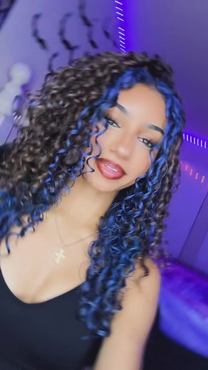 icy wicy 💗💘💞 (@luvv4iys)’s video of blue hair blue tie