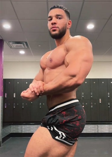 #bodybuilder #flex #pose #fyp #gym