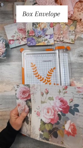 Gi Kerr on Instagram: "No music just making. Full video is my YouTube channel. Link in bio #happinessincrafting #gikerr #asmr"