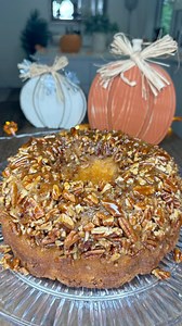 Best EASY PECAN pie cake 🍂 https://melissajorealrecipes.com/pecan-pie-upside-down-cake-2/ #pecanpie #pecanpiecake | Melissajorealrecipes