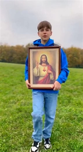 Zatrzymaj się na 30 sekund — 3 krótkie modlitwy mogą przynieść cud, którego pilnie potrzebujesz! Ojcze niebieski, mówiłeś, że nawet wiara mała jak ziarenko gorczycy może przenosić góry. Obecnie stoję przed trudnością, która dla mnie jest jak wielka góra, czuję, że moja wiara jest zbyt słaba. Jeżeli taka jest Twoja wola i jeśli przybliży mnie to do życia wiecznego w Królestwie Niebios, błagam Cię, spełnij cud, którego tak pilnie potrzebuję. Proszę Cię, ukaż, że wszystko w moim życiu jest pod Twoj