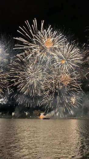 31K views · 511 reactions | Fireworks Beautiful beach #pyrography #fireworkshow #pyro #fireworks #fireworksdisplay | Firework Cloud | Facebook