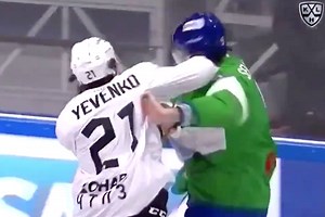 This one-punch KHL KO might be one of the best hockey haymakers ever