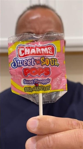 👂 ASMR CHARMS SWEET ‘N SOUR POPS CANDY (2 FRUIT FLAVORS COMBO) EATING SOUNDS 👂 #asmr #shorts