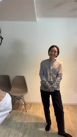 COUDRE(クードル) on Instagram: "金子綾さんと新作のご紹介 4/18(fri)21:00 ●new in ・折り畳み傘CD185 darknavy ・ポケッタブルショッピングバッグCD186 black/dark brown,black/light blue ・ロングスリーブカーディガンCD188 black,light gray,white ・wide brim hat CD191 black ●re stock ・レザートート CD168"