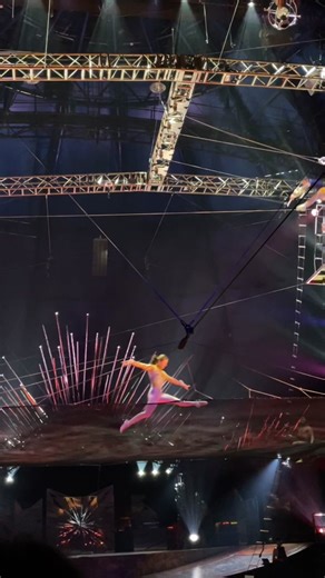 a couple of trapeze dismounts 🔥 #cirquedusoleil #flyingtrapze