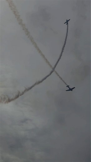 Yellow Thunder double in trail loop. #aviation #aircraft #yellowthunder #shorts #oregonairshow
