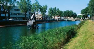 17K views · 559 reactions | Wat is jouw favoriete plek in Zeeland? Als een grote oester met veel prachtige parels is er in Zeeland veel te ontdekken. In de Zeeland App kun je Parelroutes downloaden: interactieve wandelingen op diverse plekken in Zeeland, waarmee je de verborgen schatten ontdekt. Volg de aanwijzingen, ga mee op zoek naar het woord en verzamel alle parels ➡ vvvzld.nl/ontdekdeparels | Zeeland Visit | Facebook