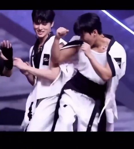 San shaking his ass : The compilation ✨