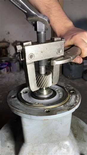 Effortless Pinion Removal with Hand Puller! 🔧 #gearbox #shorts