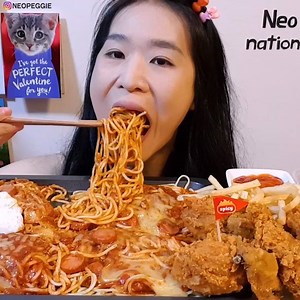 Eating Jollibee's Jolly Spaghetti with eggs! :D | Peggie Neo