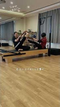 【ピラティス】自宅でかんたんに出来るタオルを使って下半身のむくみを解消するトレーニング｜明石 ピラティススタジオ #shorts #ピラティス #ピラティスマシン