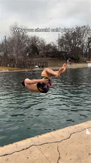 E-Motion on Instagram: "Top 5 benefits of cold plunging: 1. Cold exposure spikes norepinephrine up to 5×, sharpening focus and stress resilience 🧠❄️ 2. Vasoconstriction limits inflammation and reduces post-workout muscle soreness 💪 It’s good for recovery but don’t do it before or after a muscle building workout since it can hinder muscle growth due to muscle’s needing acute inflammation to heal. 3. Dopamine rises and stays elevated for hours, supporting motivation and mood ⚡ 4. Activates brown