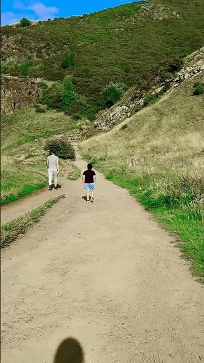 “Scotland’s Secret Volcano 🌋 | Epic Views from Arthur’s Seat in Edinburgh!”