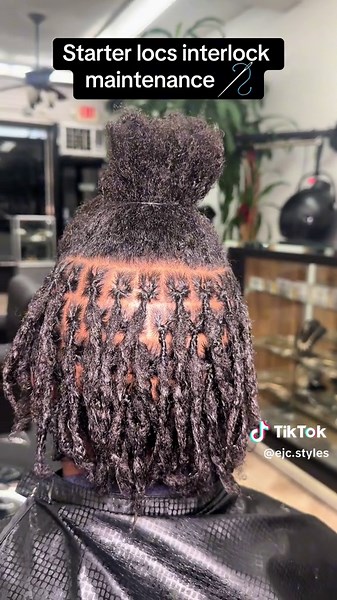 Interlocking keeps the roots in tact as your hair grows and as your locs mature. Interlocking should be done every 4-6 weeks. This method is ideal for someone who has started a loc journey with a different method and could not get past the first few months. If you prefer a “neater” approach then this would be the one for you. The twists will form into locs with proper care and time. Kinkier textures tend to loc much faster. I am so excited to care for and watch these locs thrive 😍 #starterlocs