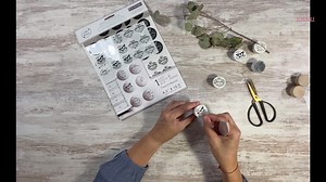 4.6K views · 35 reactions | Un transfer decorativo es una especie de vinilo que te permite decorar un mueble de una manera facilísima y barata. En este vídeo puedes ver paso paso cómo aplicar esta técnica. ¡No te lo pierdas! Agradecimientos: este tutorial es obra del taller Prístina Holganza y de Royal Oaks Film para El Mueble. | El Mueble | Facebook