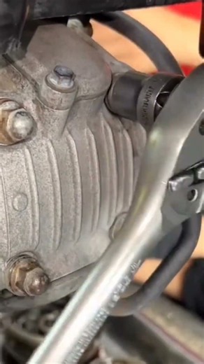How to remove a motorcycle cylinder head