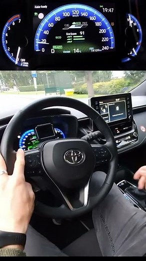 2021 Toyota Corolla Hybrid, engine bay sound