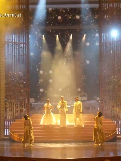 Màn trình diễn đầy ấn tượng của Golden tại Oscars 98