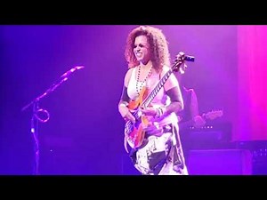 RHONDA SMITH - BASS SOLO (ON TOUR WITH JEFF BECK)