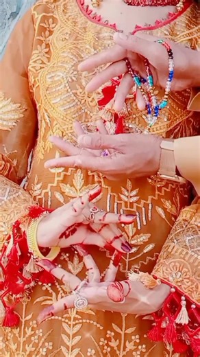 Sanak - #badshah #trendingsong #couplegoals #hands #inspiration #generation #sindhicouple #transition #viralvideo #heartofsindh #zaarahassan