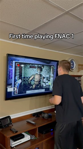 First time playing FNAC 1!🐱