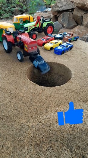 jcb pushing blk pc car red tractor and sw autorickshaw in deep pit #jcb #jcbvideo #autorickshaw