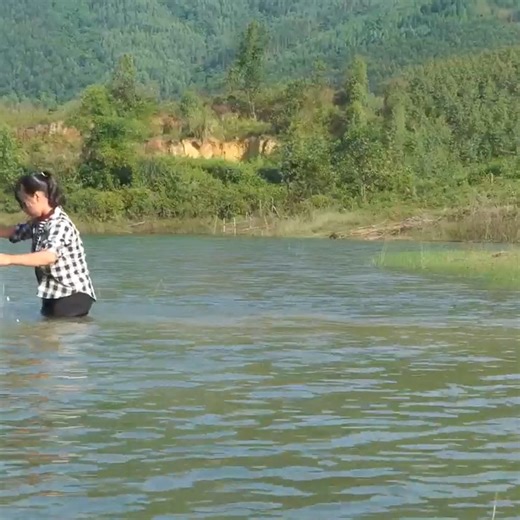 Catch fish, trap fish, harvest lots of fish to sell at the market - Process fried fish._R-000 | Lý Thị Ngoan